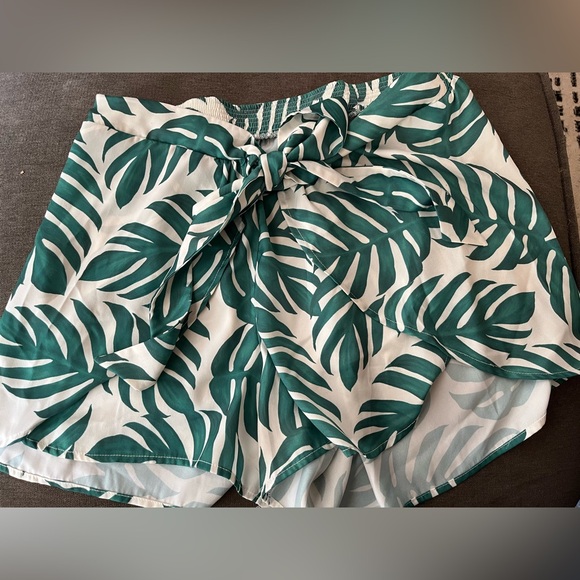 Summersalt The Silky Wrap Shorts green palm size L - Picture 1 of 8